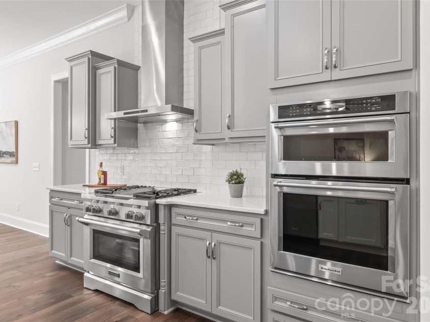 5624 Five Knolls Drive, Charlotte, NC 28226.  MLS# CAR4434318, YatesRealty ID 57959. 