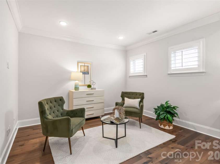 5624 Five Knolls Drive, Charlotte, NC 28226.  MLS# CAR4434318, YatesRealty ID 57959. 