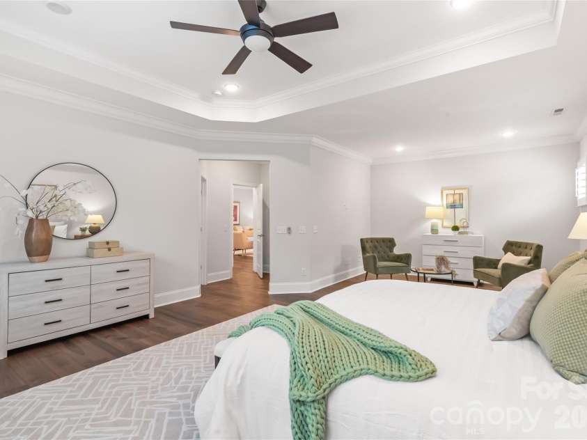 5624 Five Knolls Drive, Charlotte, NC 28226.  MLS# CAR4434318, YatesRealty ID 57959. 