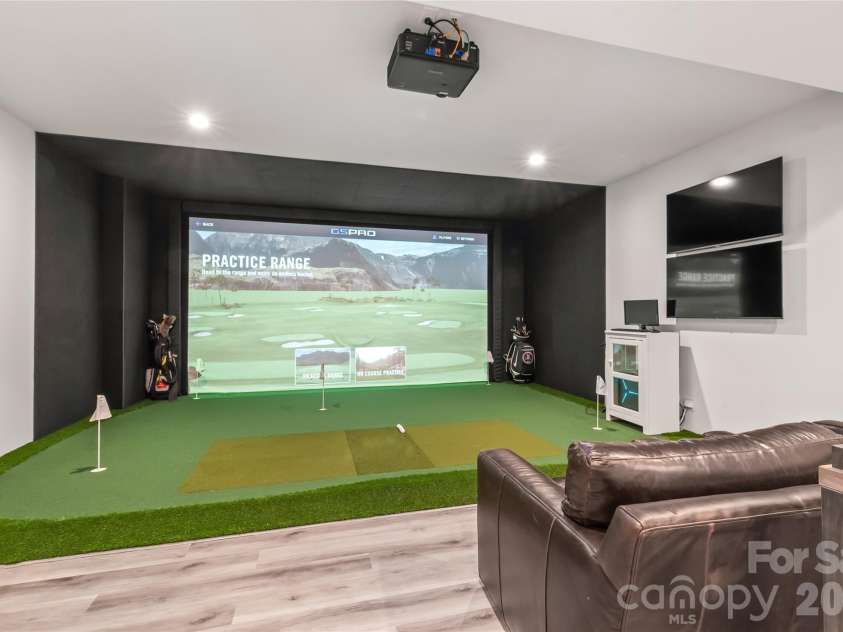 5624 Five Knolls Drive, Charlotte, NC 28226.  MLS# CAR4434318, YatesRealty ID 57959. 