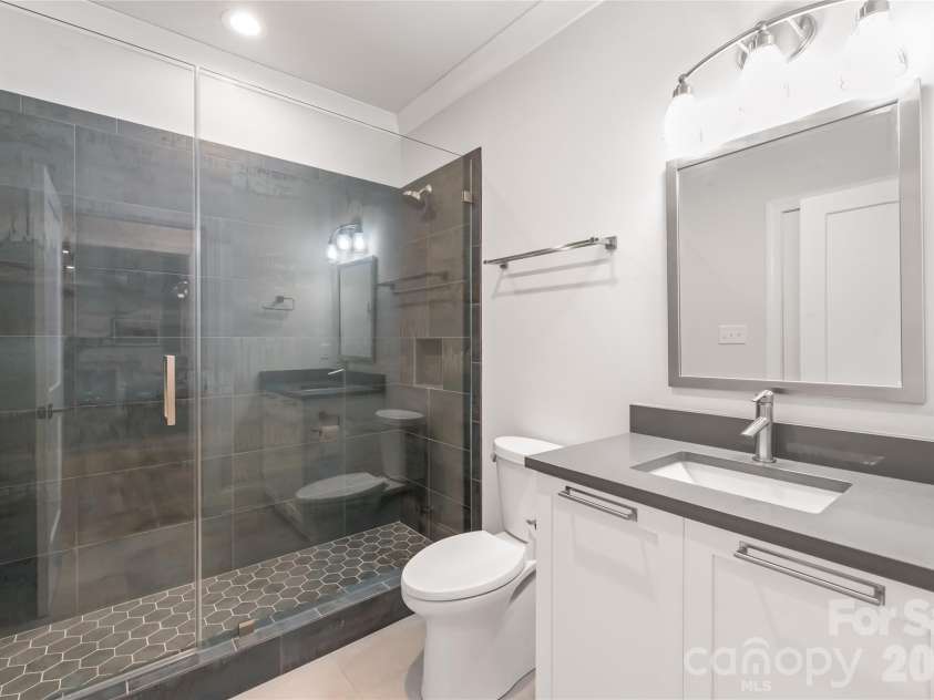 5624 Five Knolls Drive, Charlotte, NC 28226.  MLS# CAR4434318, YatesRealty ID 57959. 