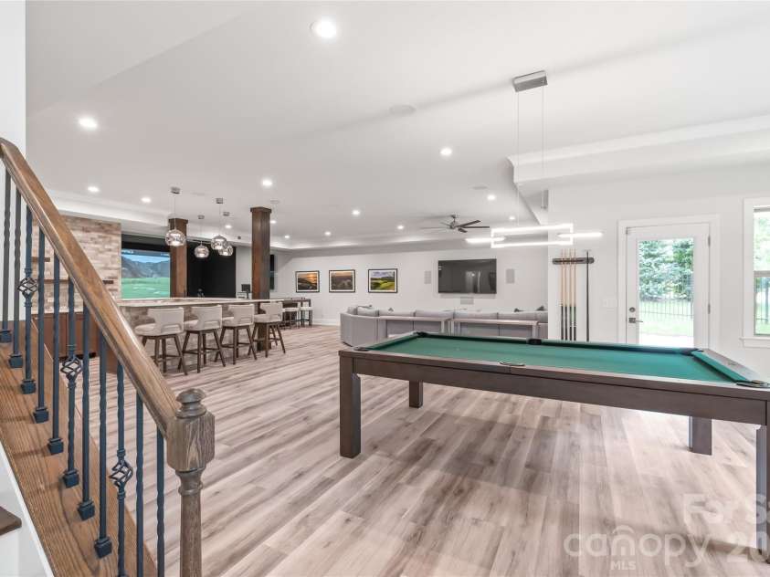 5624 Five Knolls Drive, Charlotte, NC 28226.  MLS# CAR4434318, YatesRealty ID 57959. 