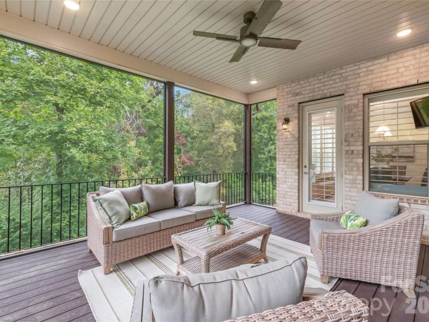 5624 Five Knolls Drive, Charlotte, NC 28226.  MLS# CAR4434318, YatesRealty ID 57959. 