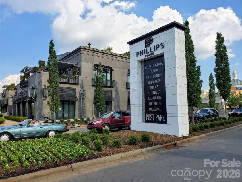 5624 Five Knolls Drive, Charlotte, NC 28226.  MLS# CAR4434318, YatesRealty ID 57959. 