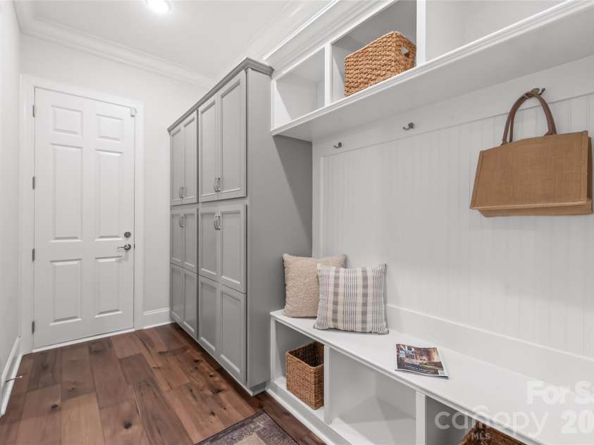5624 Five Knolls Drive, Charlotte, NC 28226.  MLS# CAR4434318, YatesRealty ID 57959. Dropzone