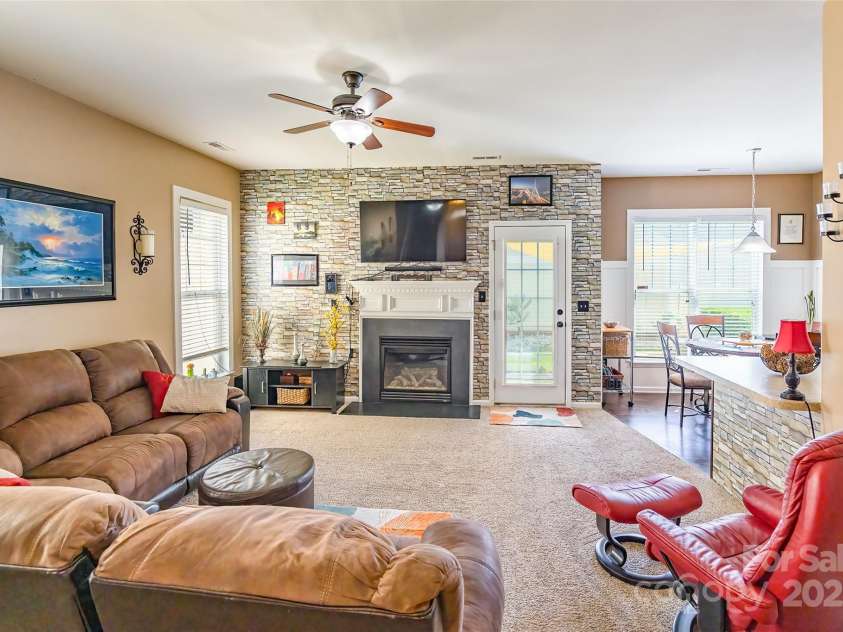 16431 Leavitt Lane, Davidson, NC 28036.  MLS# CAR4243078, YatesRealty ID 5796. 