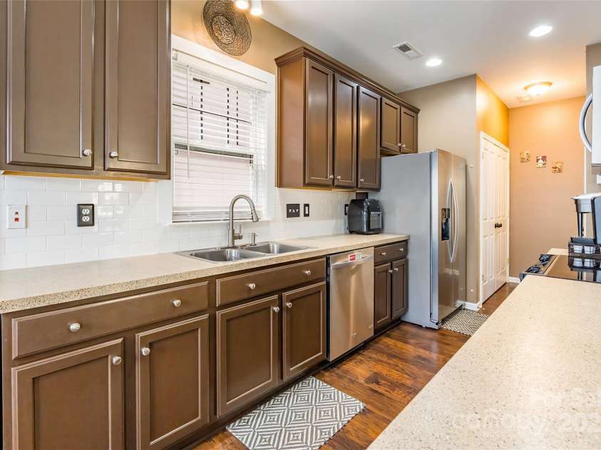 16431 Leavitt Lane, Davidson, NC 28036.  MLS# CAR4243078, YatesRealty ID 5796. 