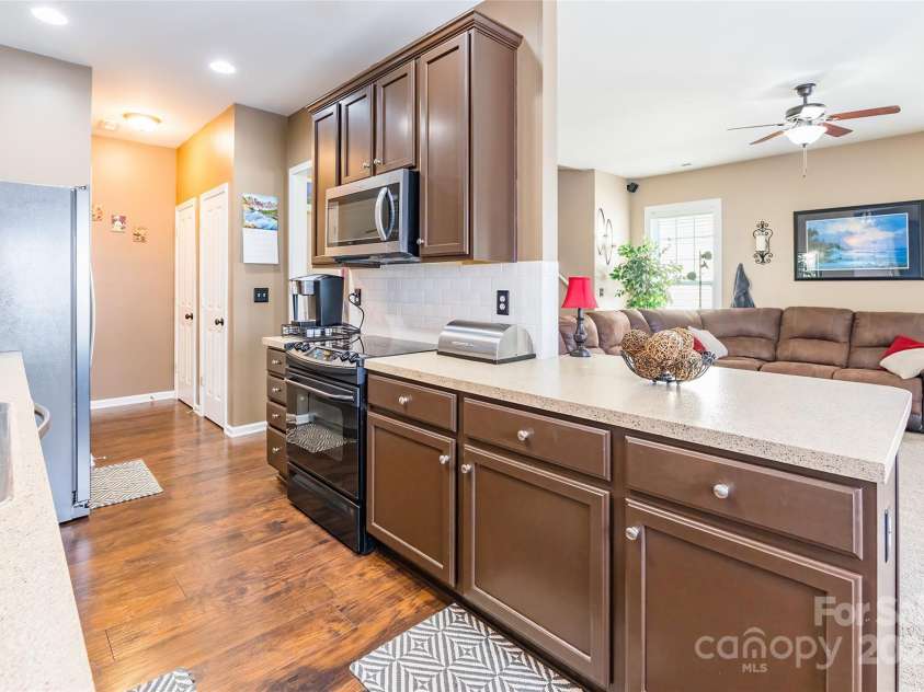 16431 Leavitt Lane, Davidson, NC 28036.  MLS# CAR4243078, YatesRealty ID 5796. 