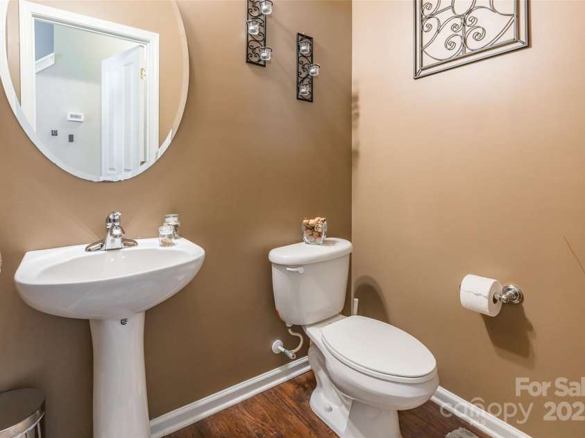 16431 Leavitt Lane, Davidson, NC 28036.  MLS# CAR4243078, YatesRealty ID 5796. 