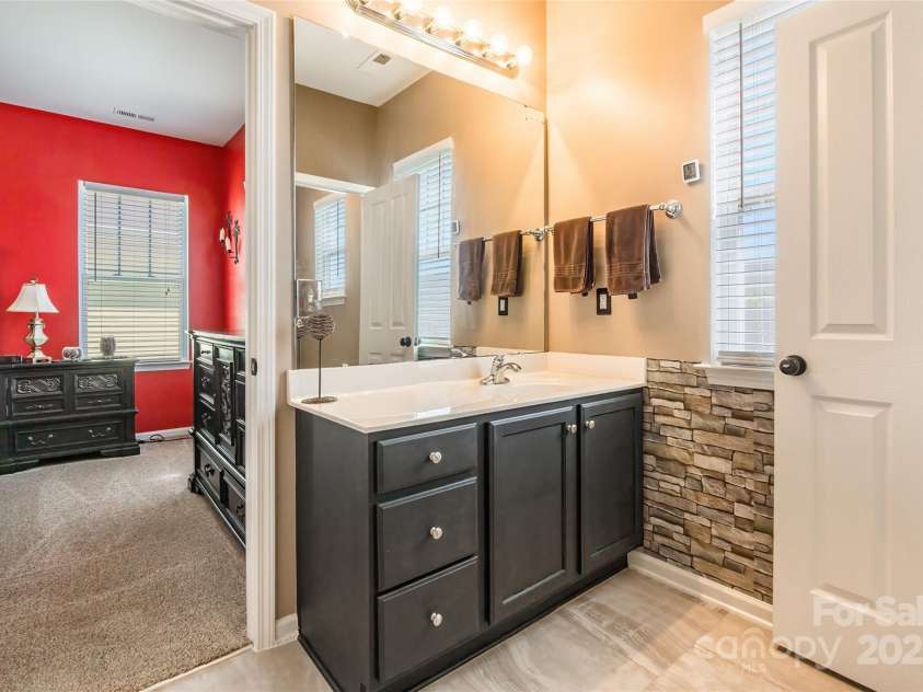 16431 Leavitt Lane, Davidson, NC 28036.  MLS# CAR4243078, YatesRealty ID 5796. 