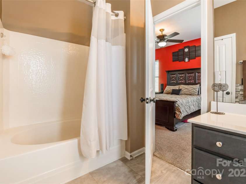 16431 Leavitt Lane, Davidson, NC 28036.  MLS# CAR4243078, YatesRealty ID 5796. 