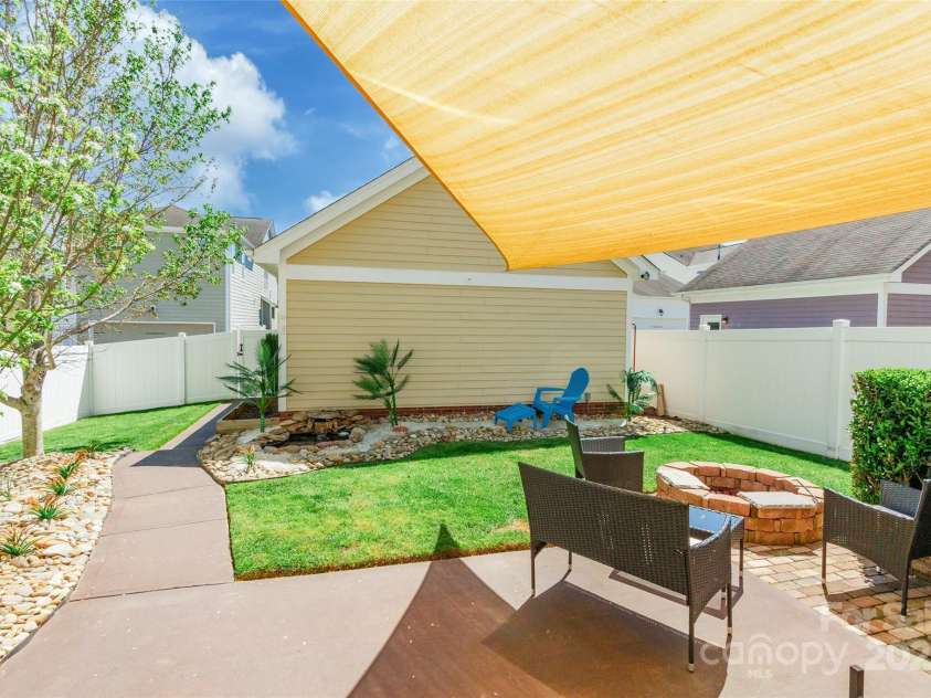 16431 Leavitt Lane, Davidson, NC 28036.  MLS# CAR4243078, YatesRealty ID 5796. 