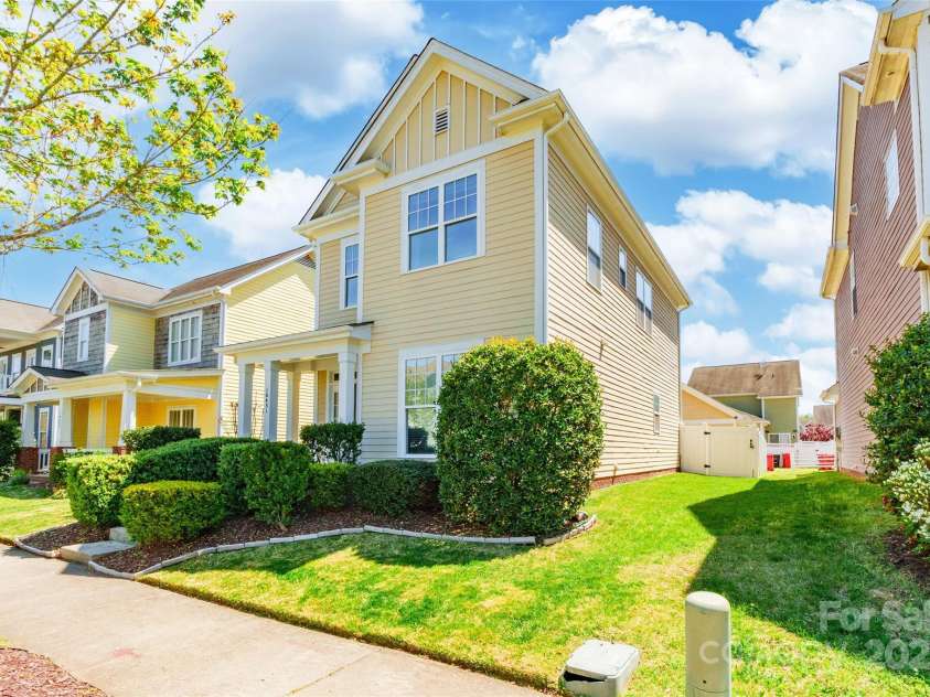 16431 Leavitt Lane, Davidson, NC 28036.  MLS# CAR4243078, YatesRealty ID 5796. 