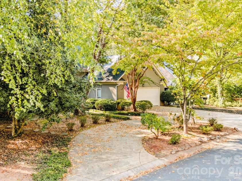 7201 Charter Brook Drive, Charlotte, NC 28270.  MLS# CAR4433966, YatesRealty ID 57960. 