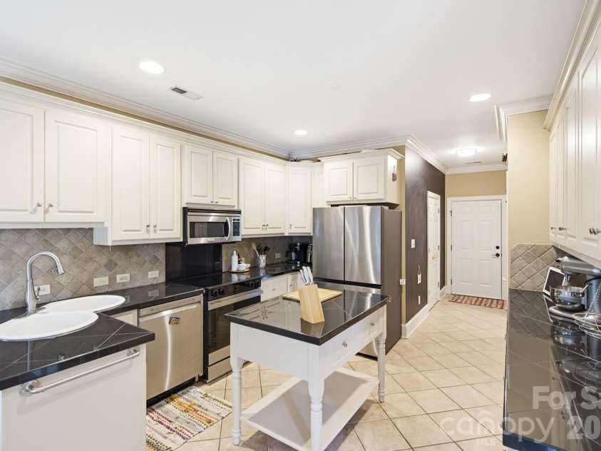 7201 Charter Brook Drive, Charlotte, NC 28270.  MLS# CAR4433966, YatesRealty ID 57960. 