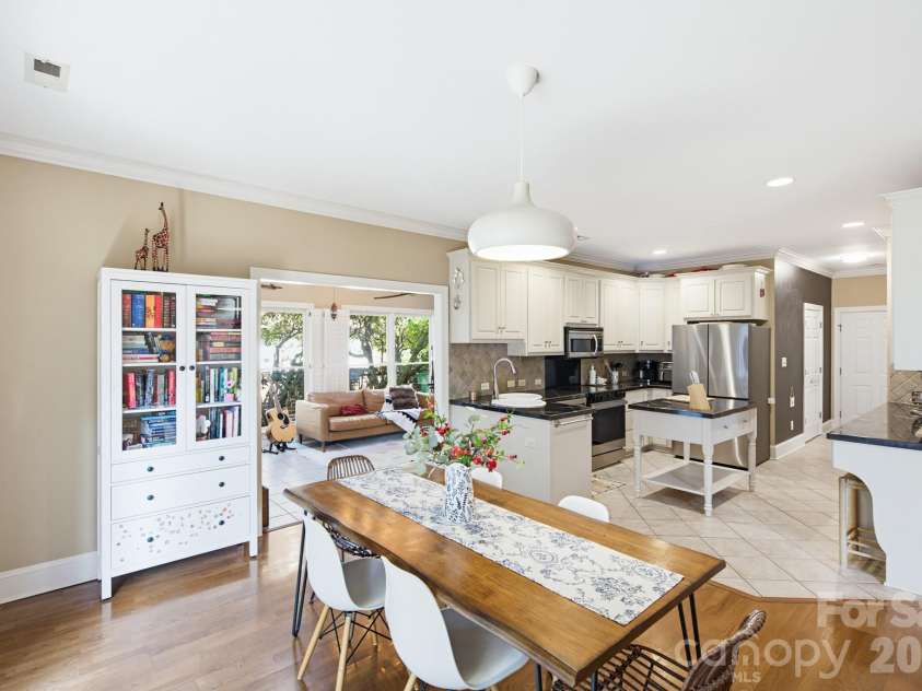 7201 Charter Brook Drive, Charlotte, NC 28270.  MLS# CAR4433966, YatesRealty ID 57960. 