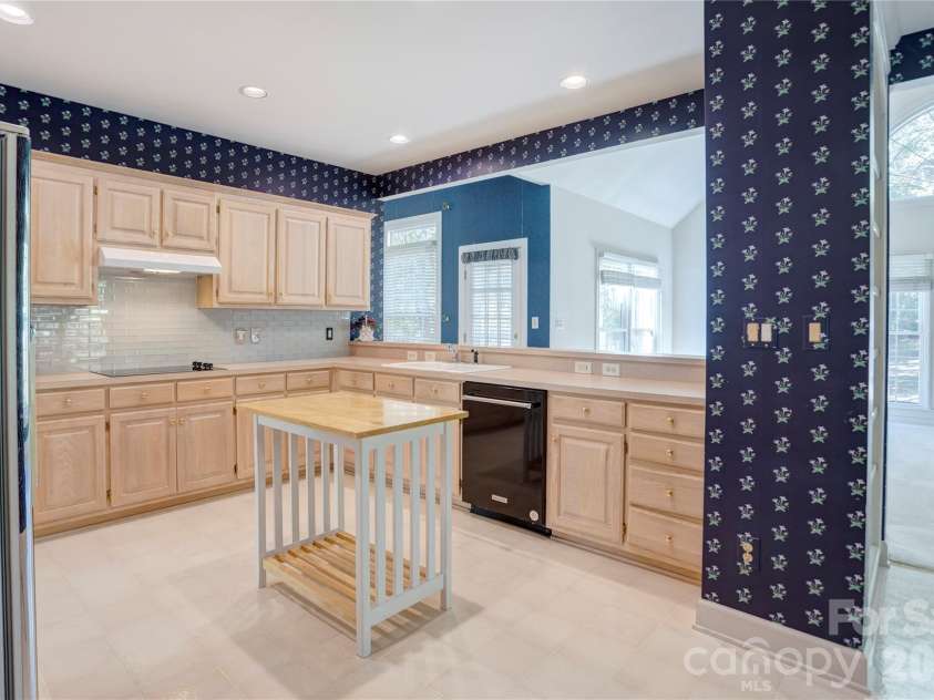 890 Lyerly Ridge Road, Concord, NC 28027.  MLS# CAR4433106, YatesRealty ID 57964. Kitchen with moveable center island