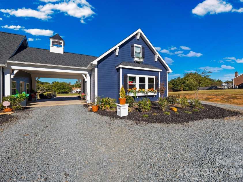 3076 Crestview Lane, Lancaster, SC 29720.  MLS# CAR4433451, YatesRealty ID 57965. 