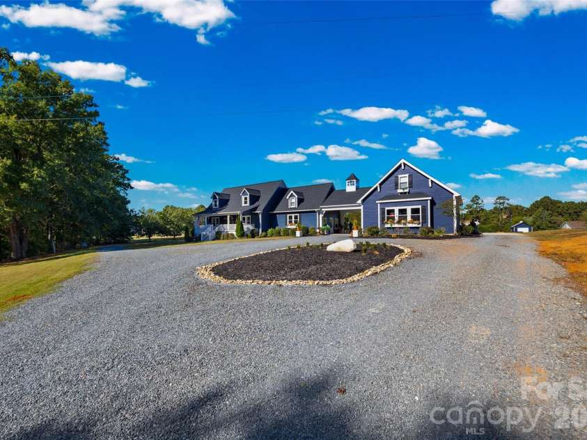 3076 Crestview Lane, Lancaster, SC 29720.  MLS# CAR4433451, YatesRealty ID 57965. 