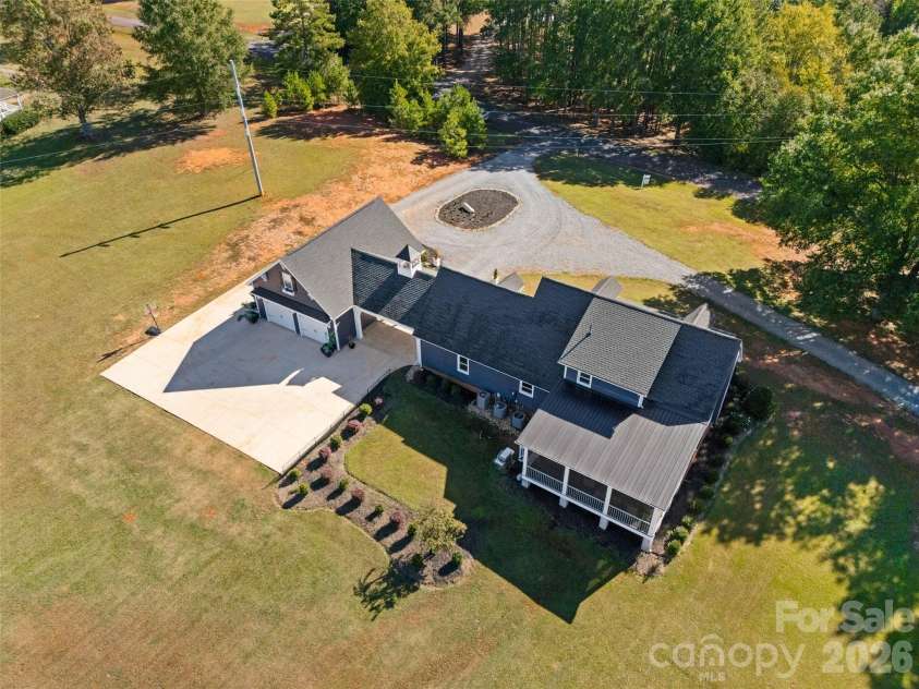 3076 Crestview Lane, Lancaster, SC 29720.  MLS# CAR4433451, YatesRealty ID 57965. 