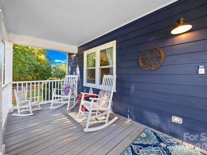 3076 Crestview Lane, Lancaster, SC 29720.  MLS# CAR4433451, YatesRealty ID 57965. Front porch