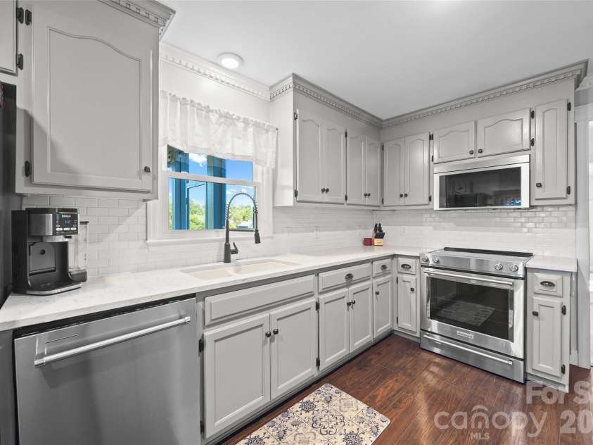 3076 Crestview Lane, Lancaster, SC 29720.  MLS# CAR4433451, YatesRealty ID 57965. Kitchen