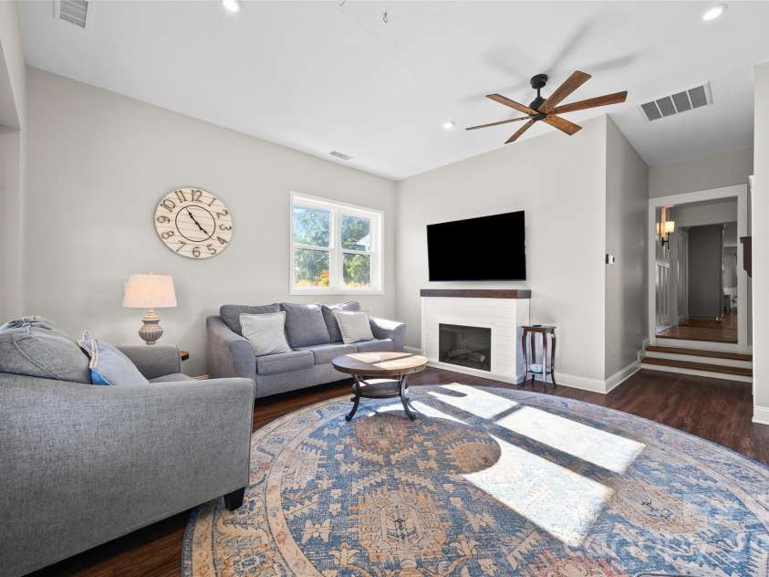 3076 Crestview Lane, Lancaster, SC 29720.  MLS# CAR4433451, YatesRealty ID 57965. Living room