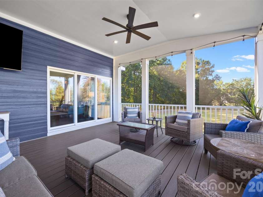 3076 Crestview Lane, Lancaster, SC 29720.  MLS# CAR4433451, YatesRealty ID 57965. Sunporch