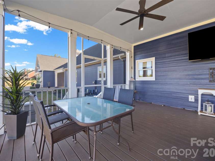 3076 Crestview Lane, Lancaster, SC 29720.  MLS# CAR4433451, YatesRealty ID 57965. Sunporch