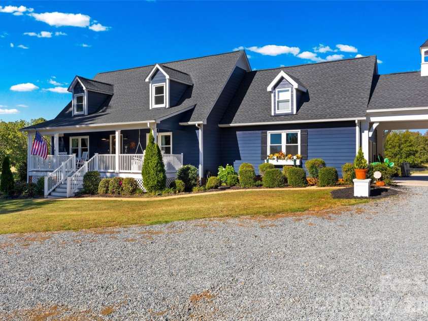 3076 Crestview Lane, Lancaster, SC 29720.  MLS# CAR4433451, YatesRealty ID 57965. Welcome home