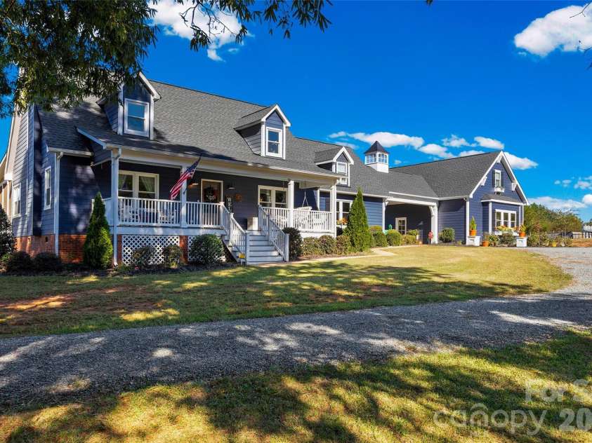 3076 Crestview Lane, Lancaster, SC 29720.  MLS# CAR4433451, YatesRealty ID 57965. Welcome home