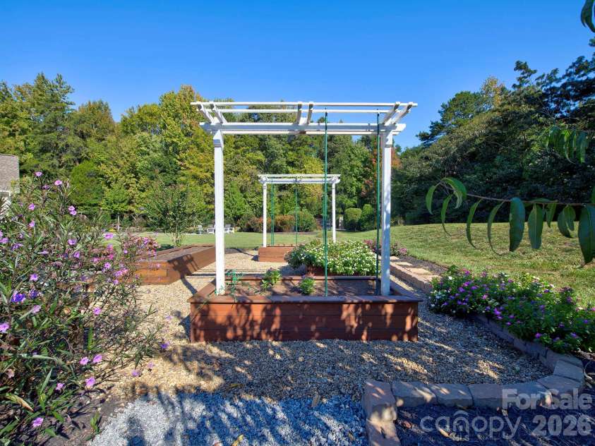 8833 Kerns Meadow Lane, Huntersville, NC 28078.  MLS# CAR4432652, YatesRealty ID 57967. 