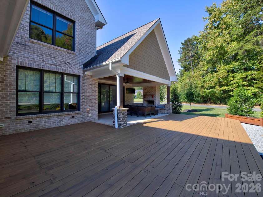 8833 Kerns Meadow Lane, Huntersville, NC 28078.  MLS# CAR4432652, YatesRealty ID 57967. 