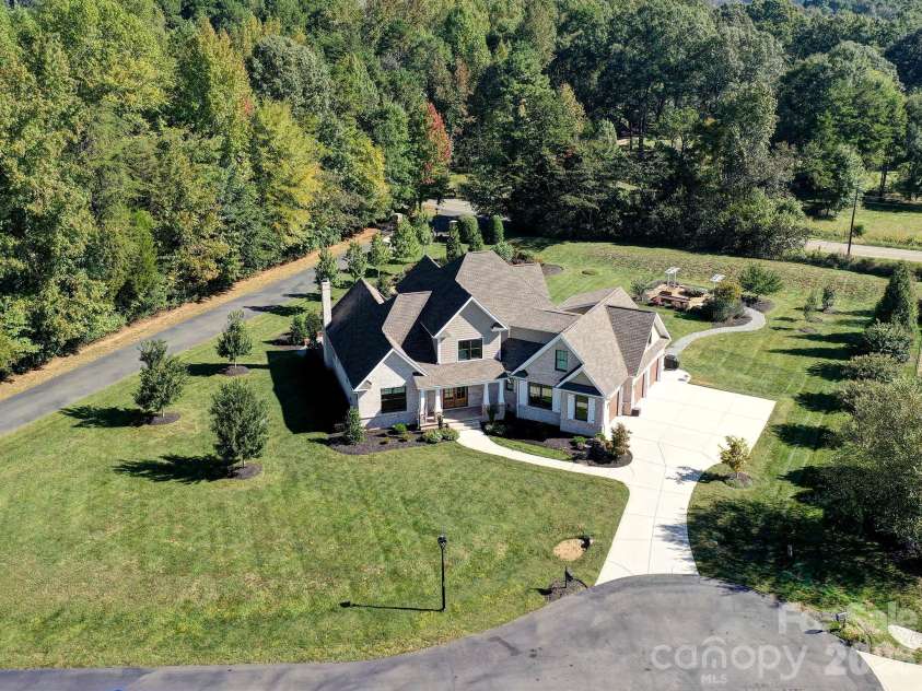 8833 Kerns Meadow Lane, Huntersville, NC 28078.  MLS# CAR4432652, YatesRealty ID 57967. 