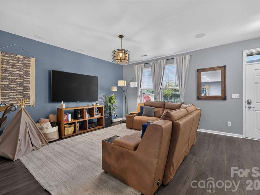 1710 Evergreen Drive, Charlotte, NC 28208.  MLS# CAR4433054, YatesRealty ID 57968. 