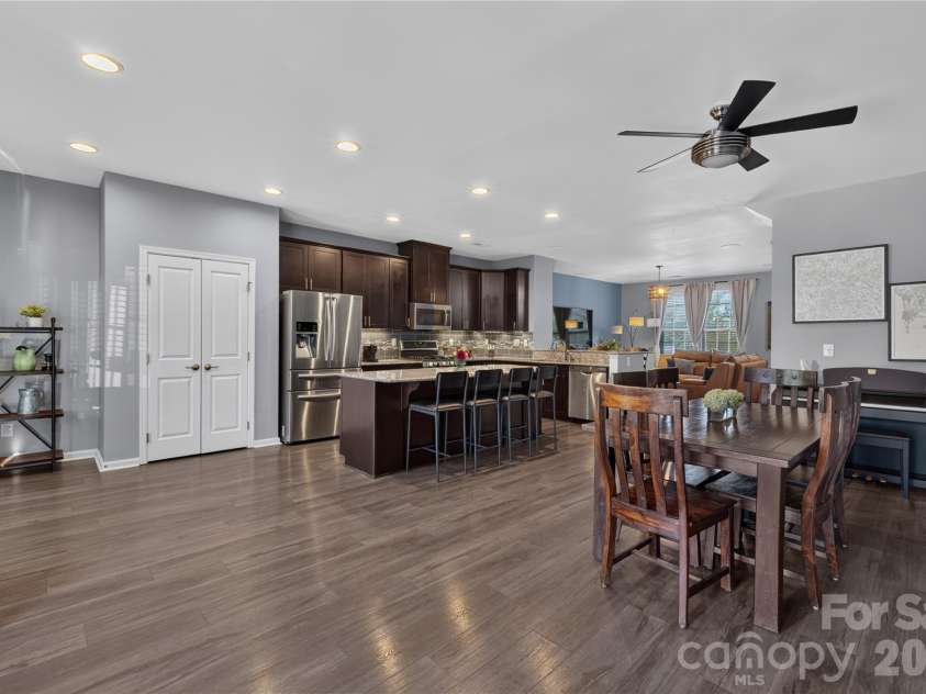 1710 Evergreen Drive, Charlotte, NC 28208.  MLS# CAR4433054, YatesRealty ID 57968. 