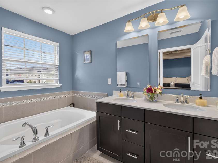 1710 Evergreen Drive, Charlotte, NC 28208.  MLS# CAR4433054, YatesRealty ID 57968. 