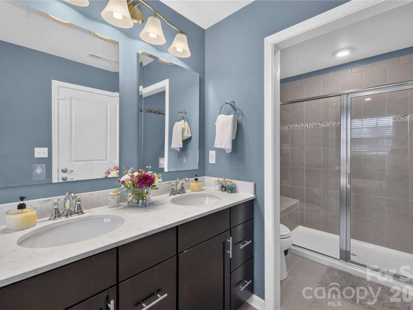 1710 Evergreen Drive, Charlotte, NC 28208.  MLS# CAR4433054, YatesRealty ID 57968. 