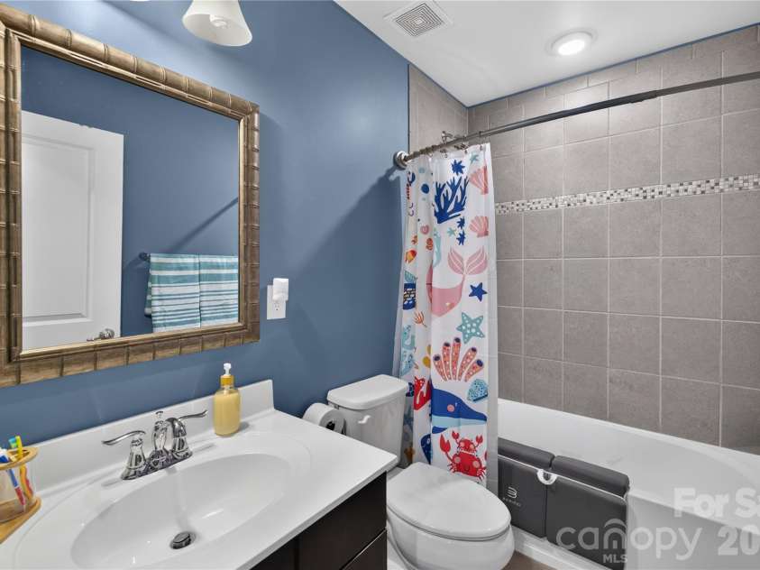 1710 Evergreen Drive, Charlotte, NC 28208.  MLS# CAR4433054, YatesRealty ID 57968. 