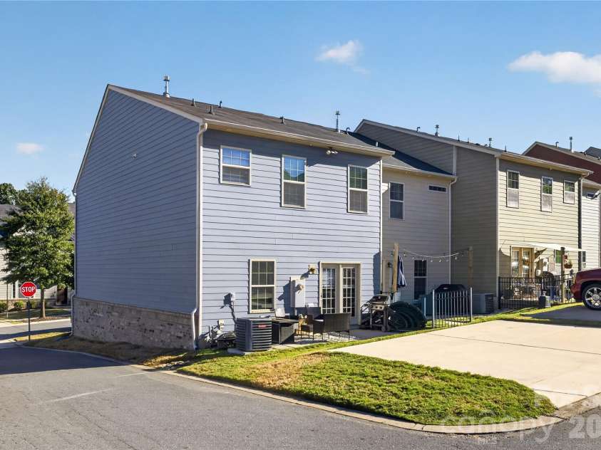 1710 Evergreen Drive, Charlotte, NC 28208.  MLS# CAR4433054, YatesRealty ID 57968. 