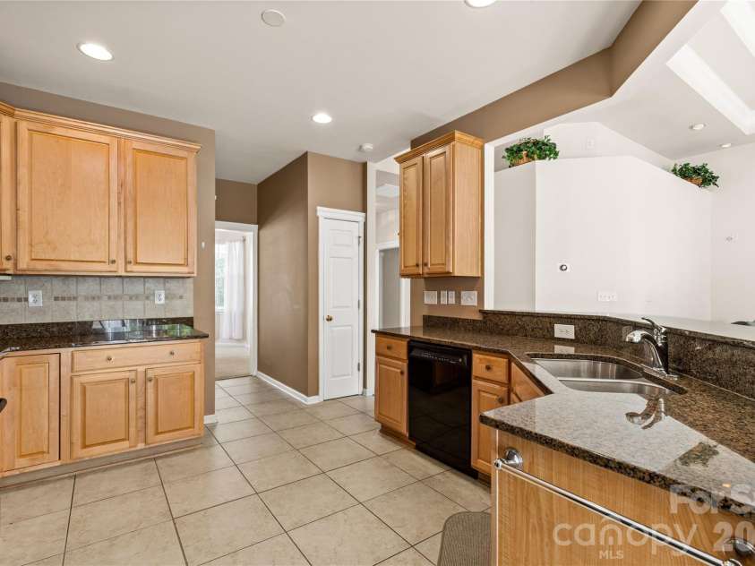 3820 Planters Watch Drive, Charlotte, NC 28278.  MLS# CAR4429944, YatesRealty ID 57971. 