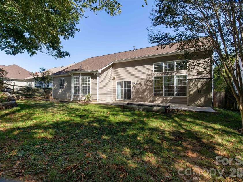 3820 Planters Watch Drive, Charlotte, NC 28278.  MLS# CAR4429944, YatesRealty ID 57971. Back yard