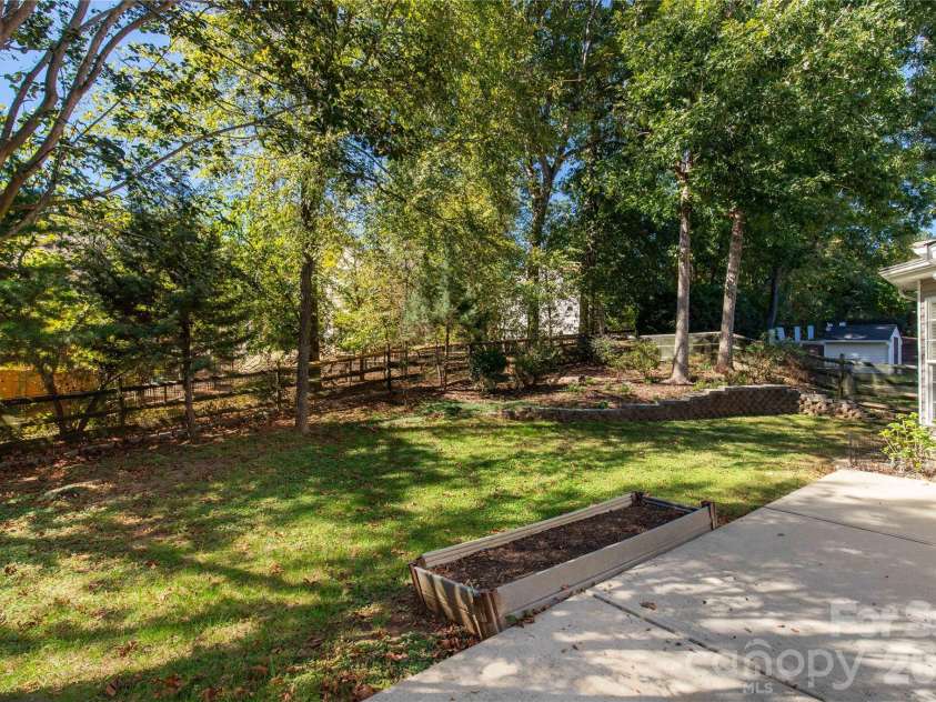 3820 Planters Watch Drive, Charlotte, NC 28278.  MLS# CAR4429944, YatesRealty ID 57971. Fenced back yard