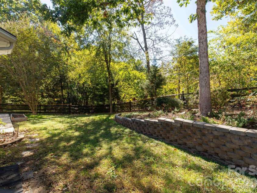 3820 Planters Watch Drive, Charlotte, NC 28278.  MLS# CAR4429944, YatesRealty ID 57971. Fenced back yard
