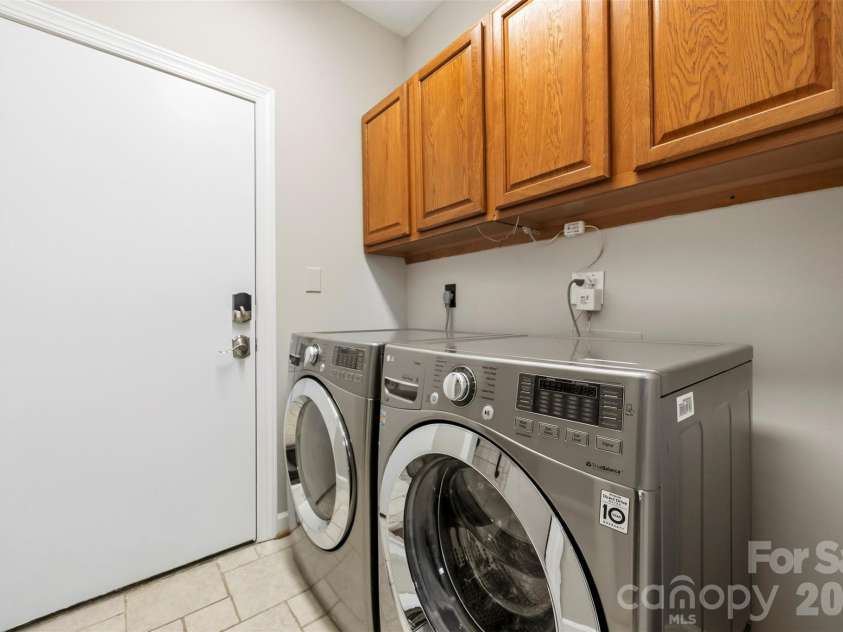 9014 Pickering Grove Lane, Charlotte, NC 28216.  MLS# CAR4420257, YatesRealty ID 57977. 