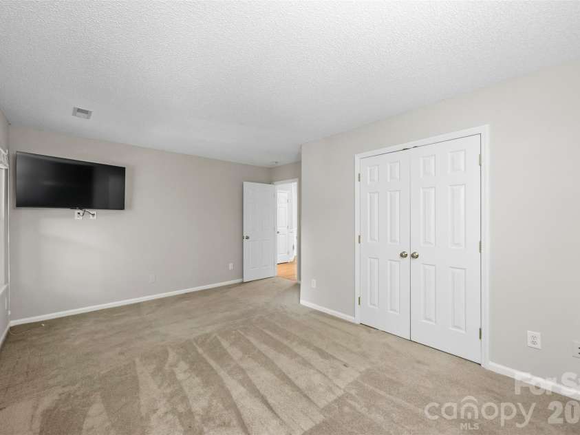 9014 Pickering Grove Lane, Charlotte, NC 28216.  MLS# CAR4420257, YatesRealty ID 57977. 
