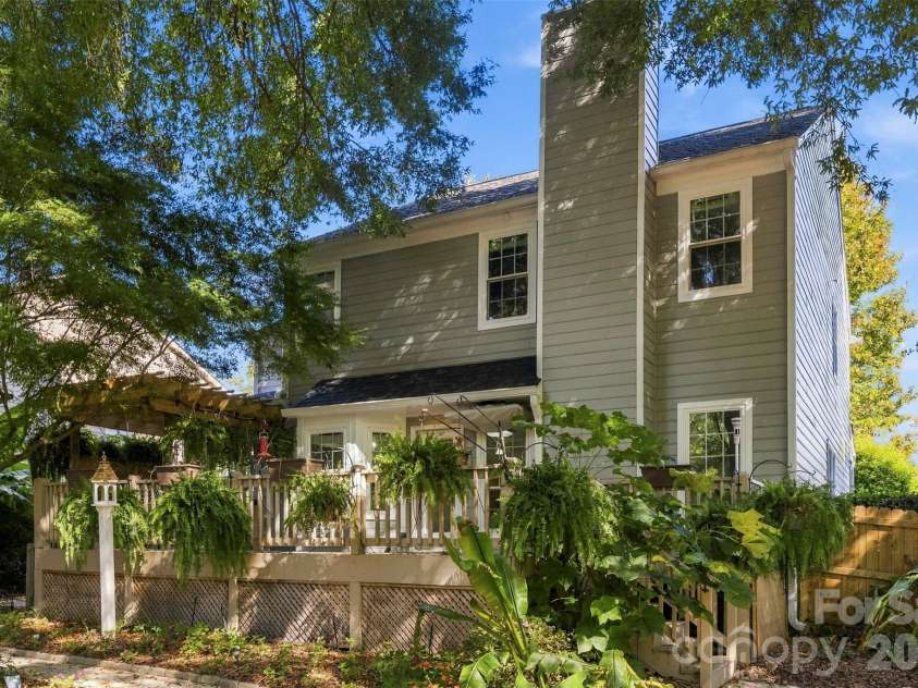 9014 Pickering Grove Lane, Charlotte, NC 28216.  MLS# CAR4420257, YatesRealty ID 57977. 