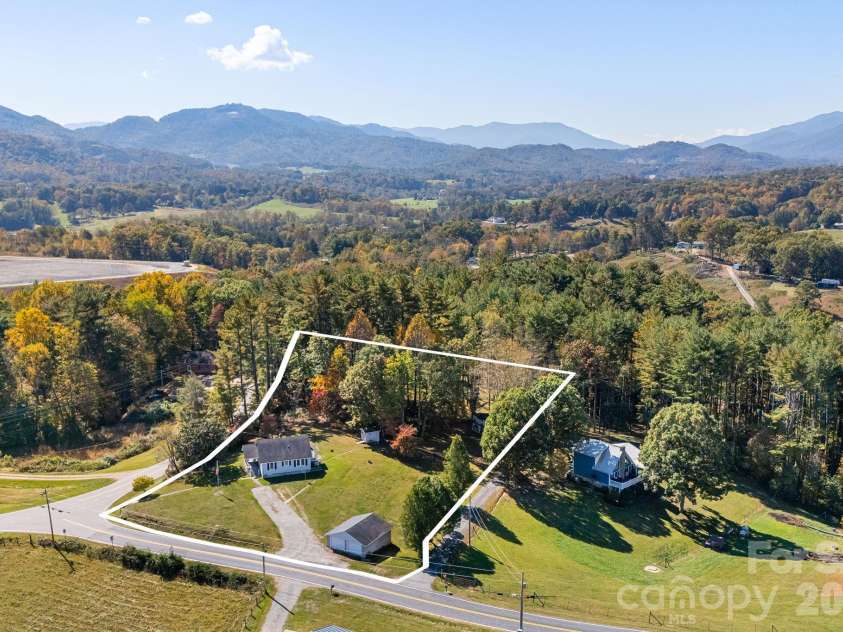 39 Brown Cove Road, Clyde, NC 28721.  MLS# CAR4433477, YatesRealty ID 57984. 