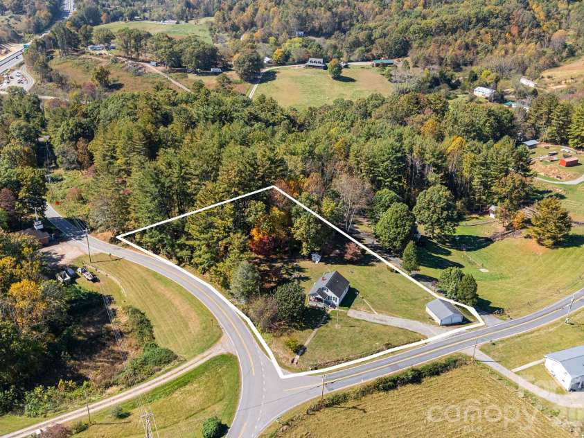 39 Brown Cove Road, Clyde, NC 28721.  MLS# CAR4433477, YatesRealty ID 57984. 