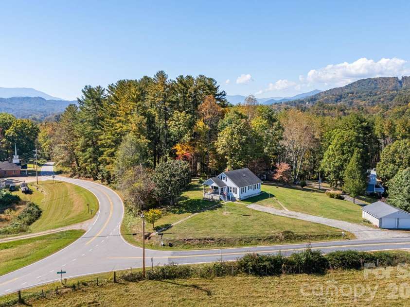 39 Brown Cove Road, Clyde, NC 28721.  MLS# CAR4433477, YatesRealty ID 57984. 